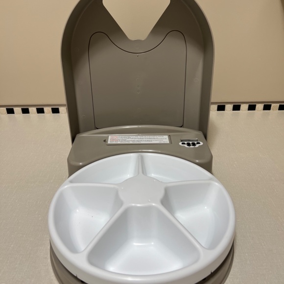 PetSafe® Eatwell™ 5 Meal Automatic Pet Feeder - Picture 2 of 4